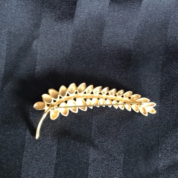 Vtg Gold Tone Leaf Brooch - Picture 6 of 8